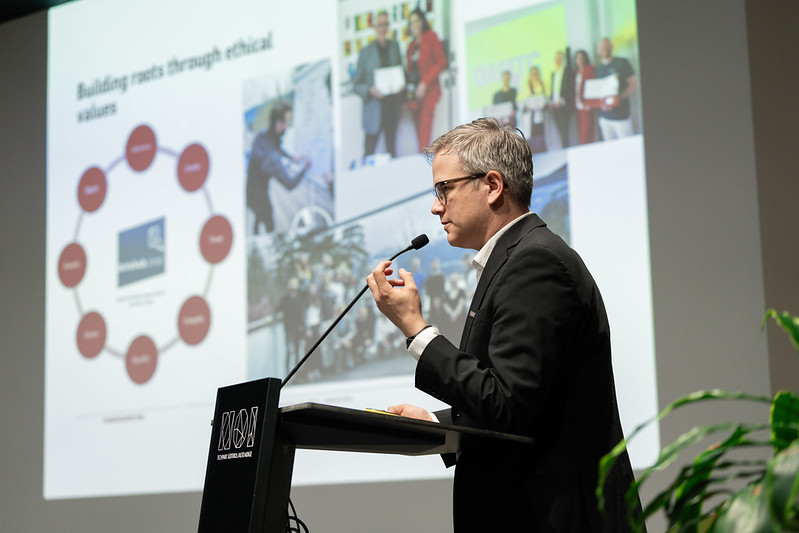 Fritz Fahringer beim Vortrag am Open Data Hub Day 2024